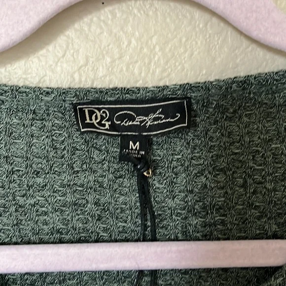 NWT Long Sleeve top Sz M - Picture 2 of 8